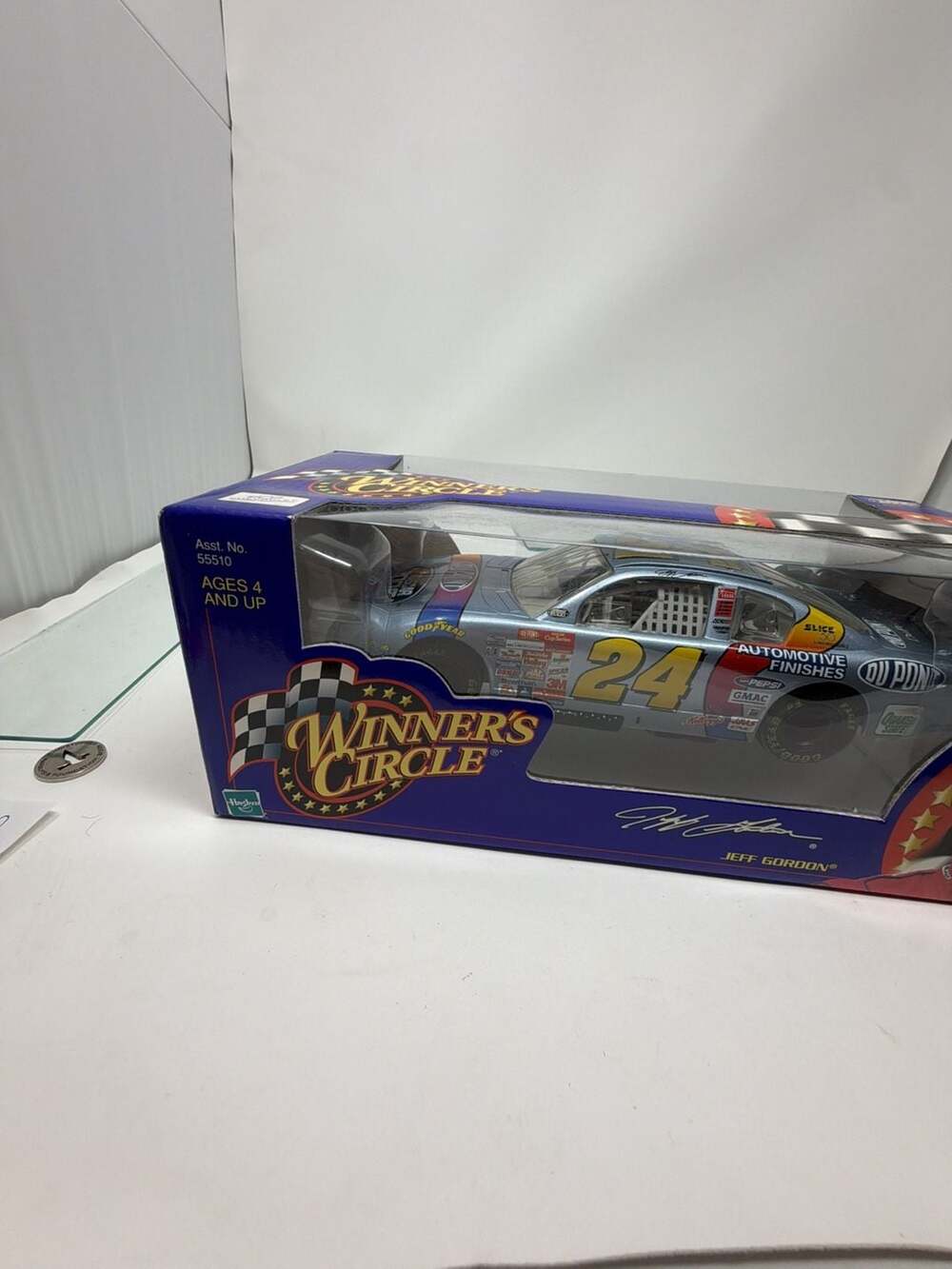 Winner's Circle Jeff Gordon #24 DuPont Automotive Finishes 2000 NASCAR 1:24 Scal - Picture 5 of 7